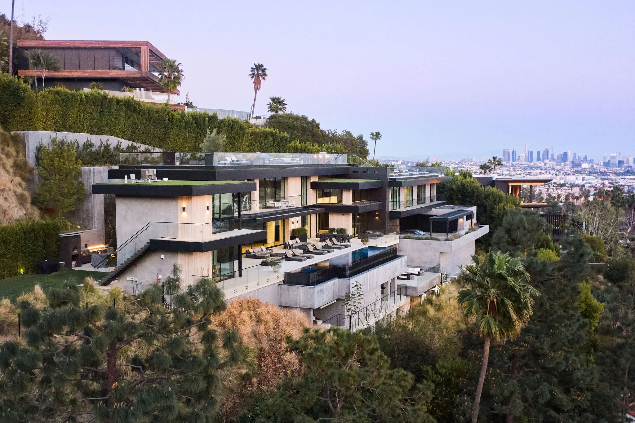 A Seamless Smart Home Experience in the Hollywood Hills